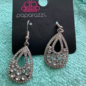 🌺 3/15 sale! 🌺 Paparazzi silver earring